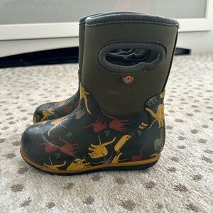 Boys waterproof bogs size 9 toddler- Dino print